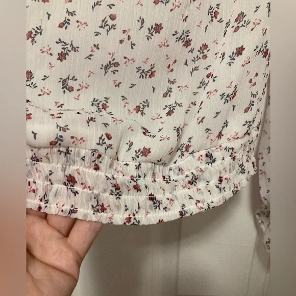 Abercrombie & Fitch White Ditsy Floral Cropped Off Shoulder Long Sleeve Blouse - Picture 7 of 8